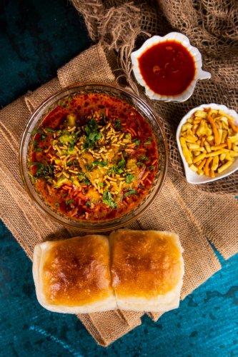 Sev Batata Missal White Pav-Jain